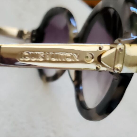 Louis Vuitton Tortious Brown And Creme Women\'s Sunglasses main image 8